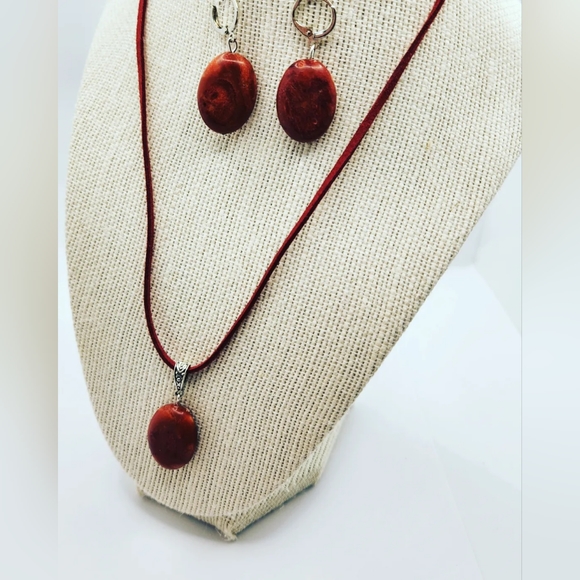 Coral oval Earrings and pendant cord set - Picture 2 of 3